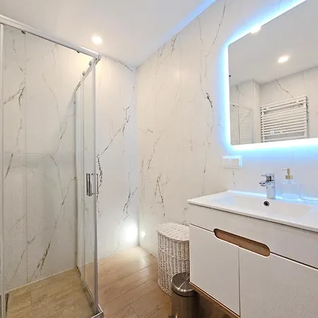 Classy - - Chylonska アパート *