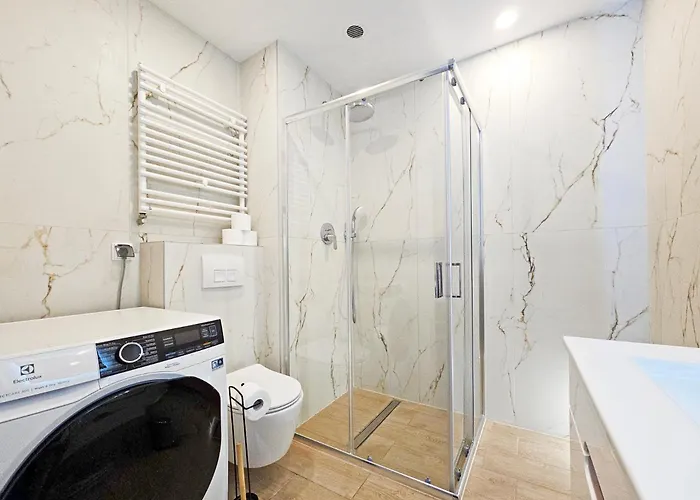 Classy - - Chylonska アパート