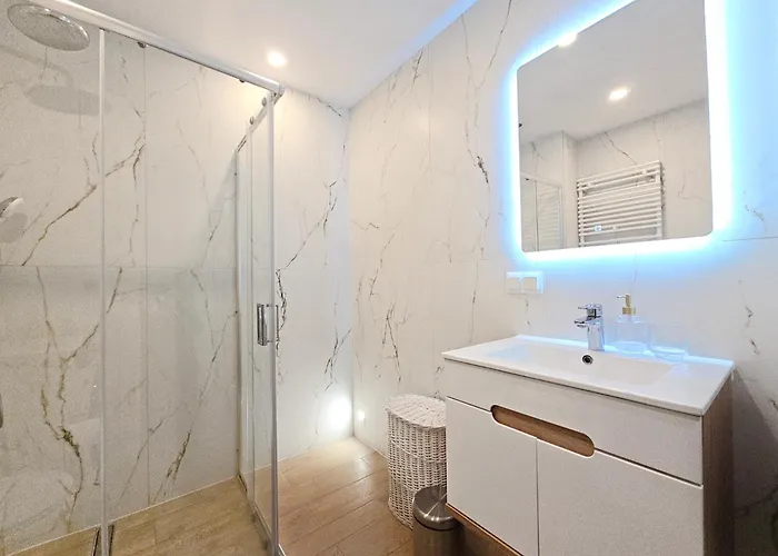 Classy - - Chylonska アパート *